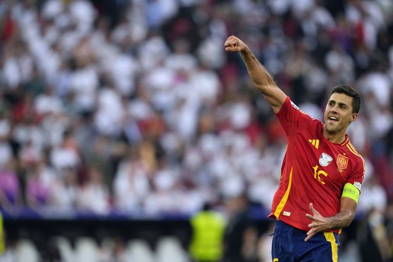 Ambisi Gila Madrid: Incar Rodri dari Manchester City untuk Gantikan Peran Kroos