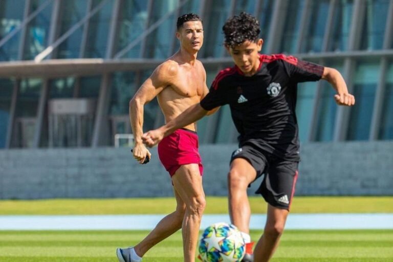 Anak Wayne Rooney vs Anak Cristiano Ronaldo, Siapa Lebih Jago?