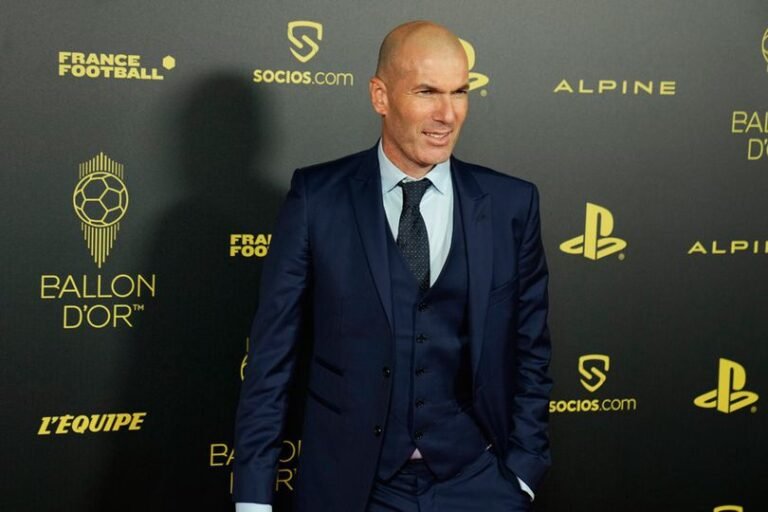 Gokil! Dua Eks Rekan Setim Zinedine Zidane Ini Ternyata Masih Merumput di 2025