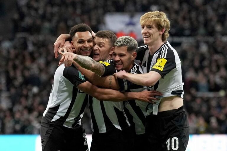 Alan Shearer Kirim Pesan 'Nakal' ke MU Usai Newcastle Dapat Tiket UCL